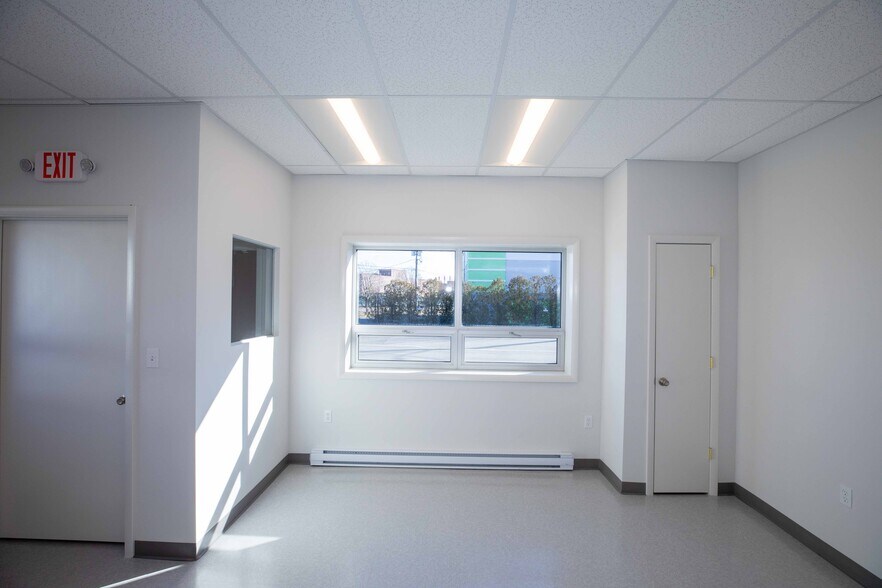 37 Louis St, Hicksville, NY à louer - Photo intérieure - Image 2 de 7