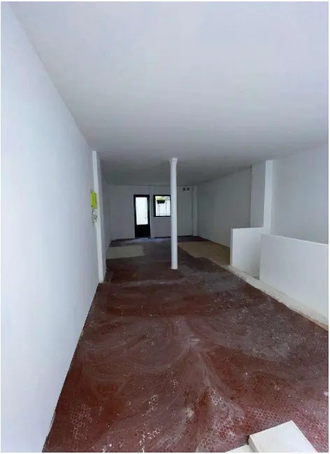 Retail in Paris for lease Interior Photo- Image 1 of 3