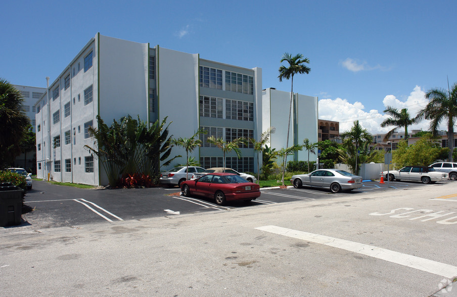 1080 93rd St, Bay Harbor Islands, FL à vendre - Photo du bâtiment - Image 3 de 9