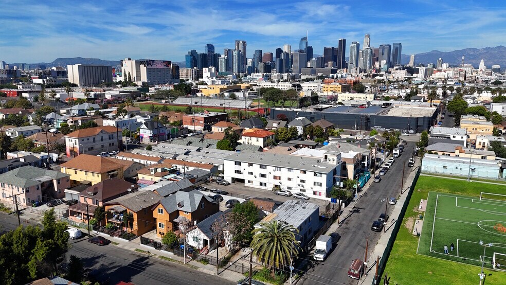 2335 Wall St, Los Angeles, CA à vendre - Photo du bâtiment - Image 2 de 10