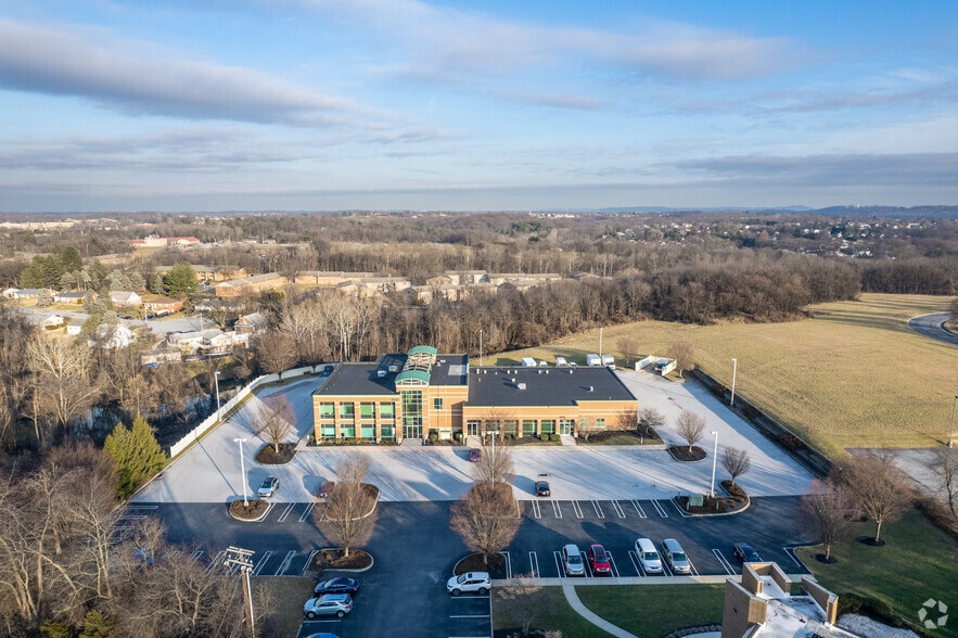 945 E Park Dr, Harrisburg, PA for lease - Aerial - Image 3 of 4
