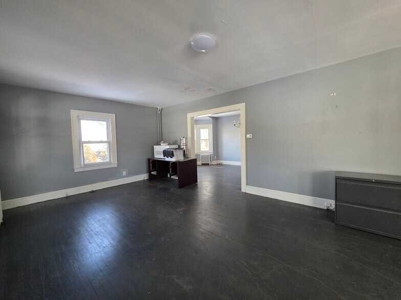 420 Townline Rd, Hauppauge, NY à vendre - Photo du bâtiment - Image 3 de 14