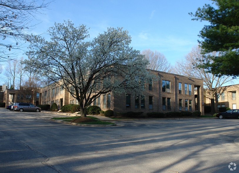 7637-7645 Leesburg Pike, Falls Church, VA à vendre - Photo du bâtiment - Image 3 de 15