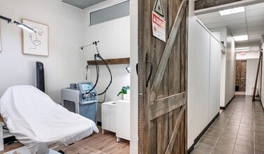 2102-2130 Glenmore Crt SE, Calgary, AB à louer Photo intérieure- Image 2 de 2