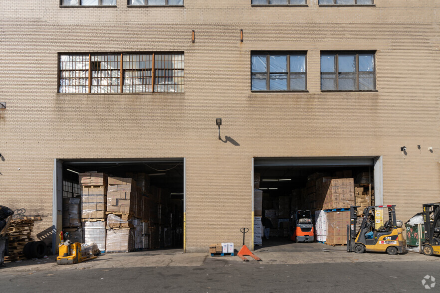 637 Court St, Brooklyn, NY for lease - Building Photo - Image 3 of 6