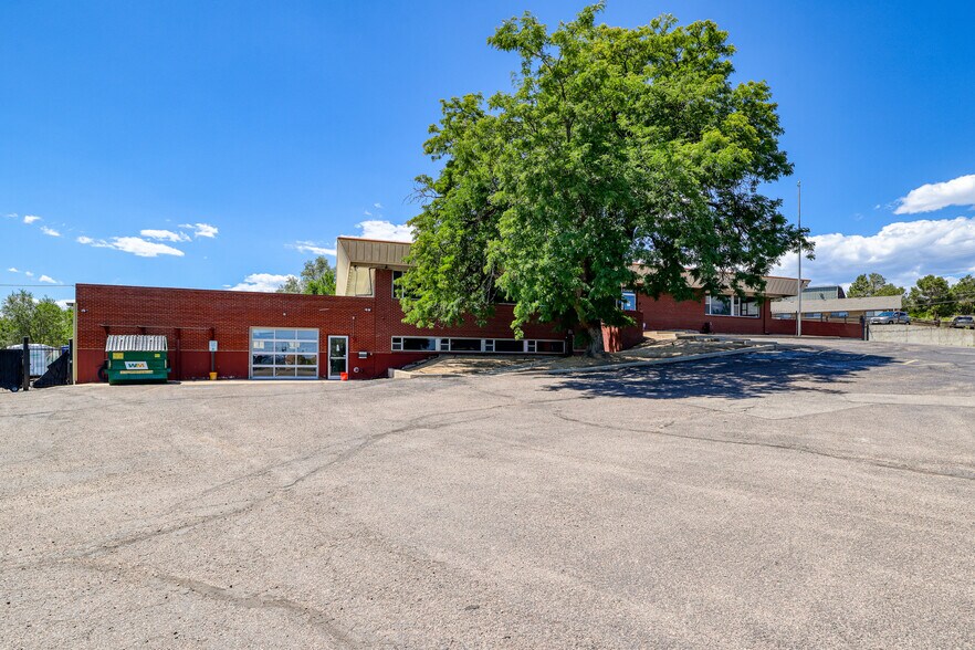 12600 W Cedar Dr, Lakewood, CO à vendre - Photo du bâtiment - Image 1 de 7