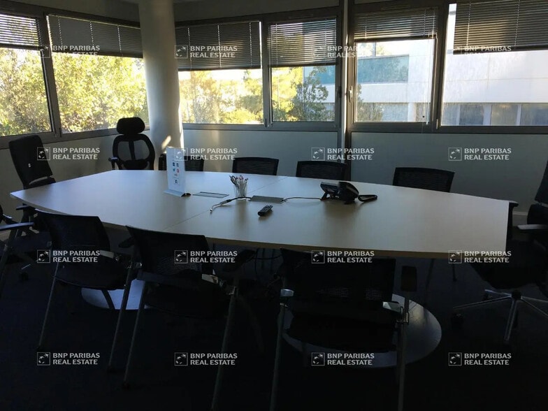 Office in Aix-en-Provence for lease - Building Photo - Image 3 of 73