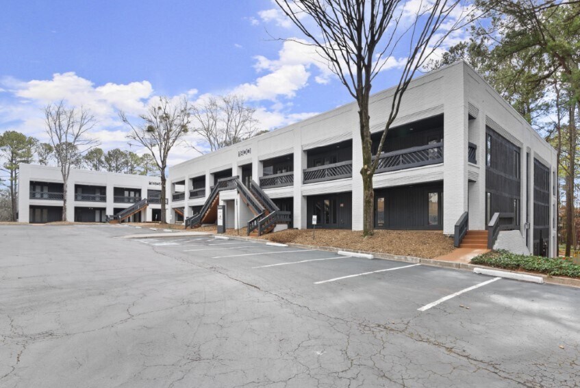 1850 Lake Park Dr SE, Smyrna, GA à vendre - Photo du bâtiment - Image 3 de 14