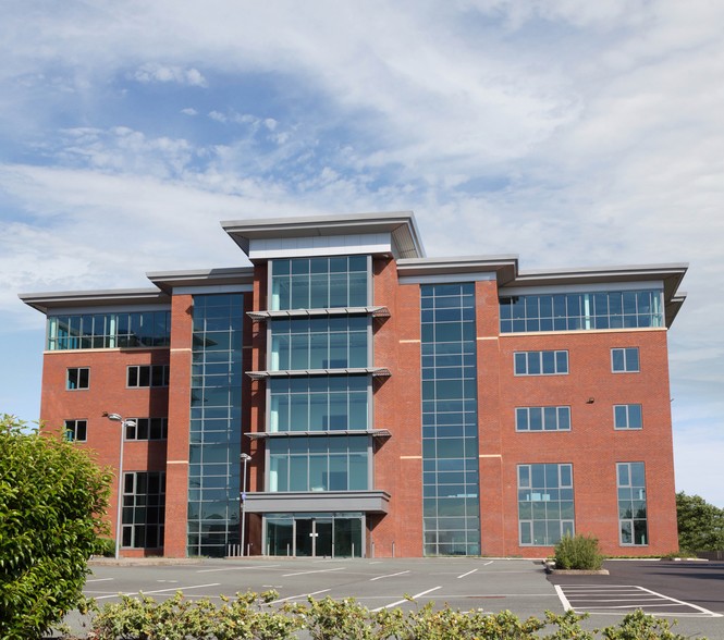 5B The Parklands, Bolton for lease - Building Photo - Image 1 of 2