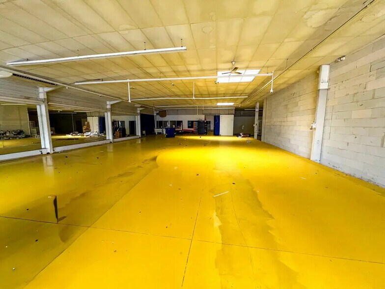 Commerce de détail dans Orange à louer - Photo intérieure - Image 2 de 8