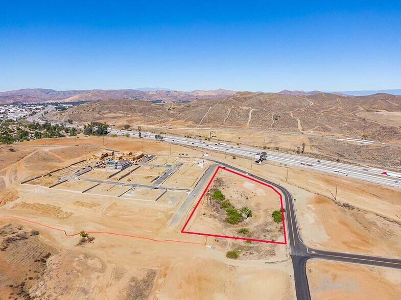 AVENUE 6, Lake Elsinore, CA à vendre - Photo du bâtiment - Image 3 de 7
