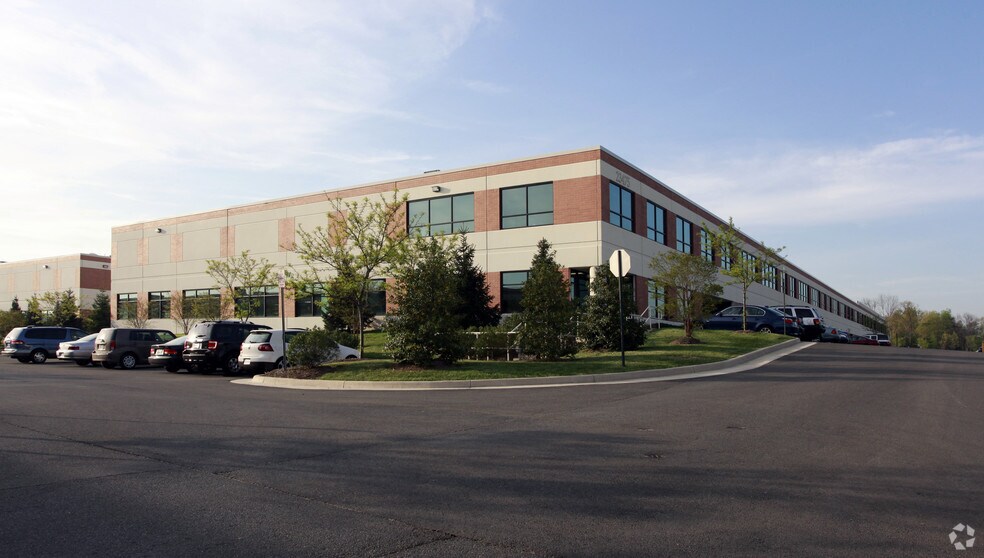 23475 Rock Haven Way, Sterling, VA à vendre - Photo du bâtiment - Image 3 de 4