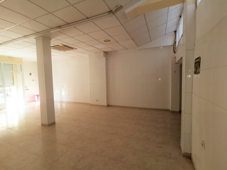 Commerce de détail dans València, Valencia à louer - Photo du bâtiment - Image 3 de 6