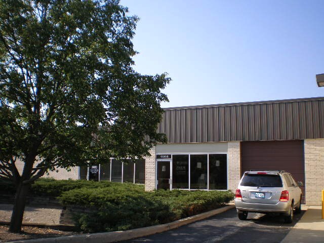 1808 Janke Dr, Northbrook, IL à louer - Photo du bâtiment - Image 2 de 2