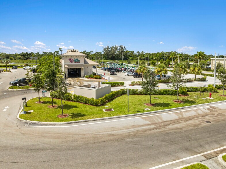 15389 Southern Blvd, Loxahatchee, FL à vendre - Photo du bâtiment - Image 2 de 9