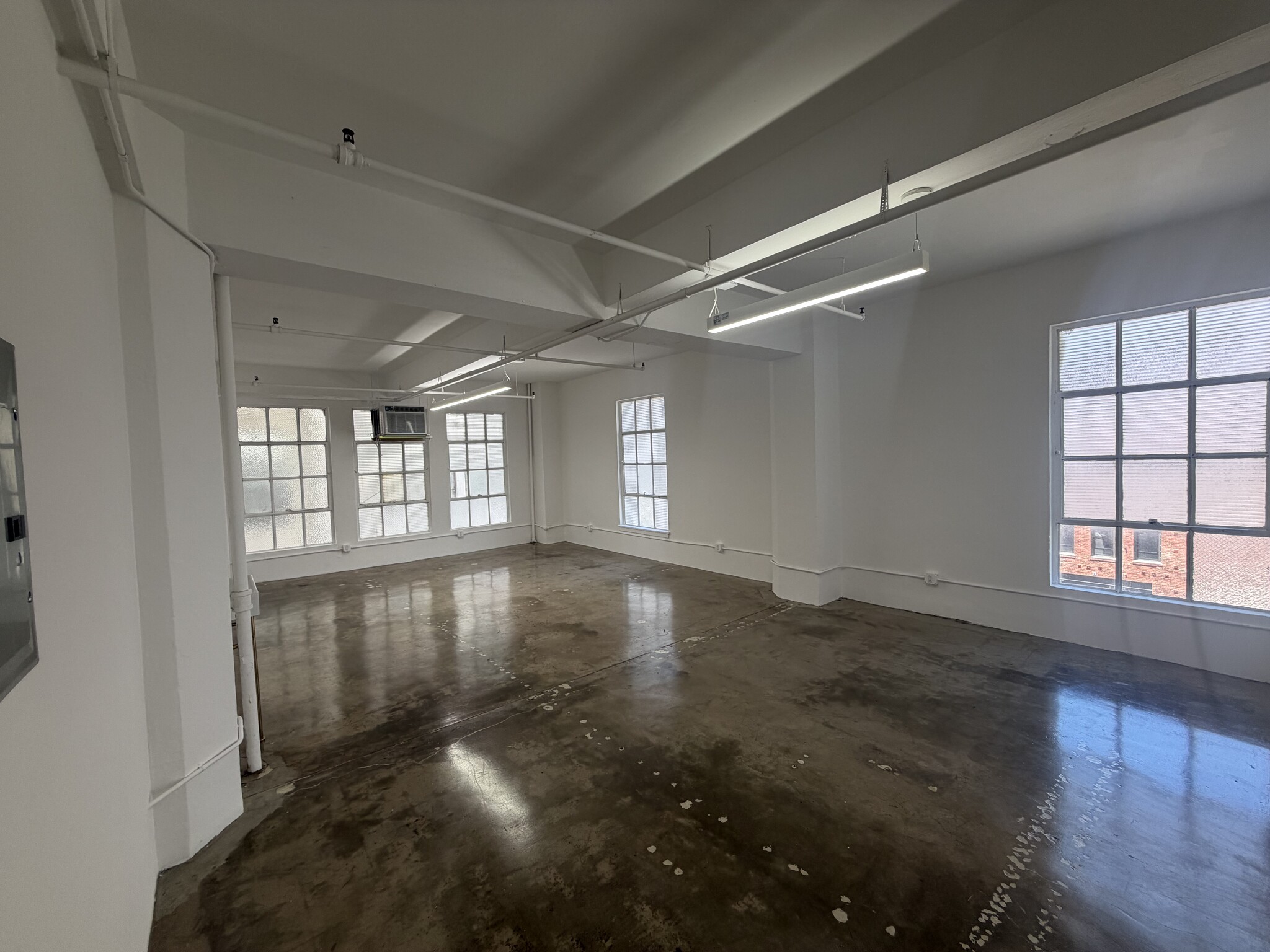 122 E 7th St, Los Angeles, CA for lease Interior Photo- Image 1 of 3