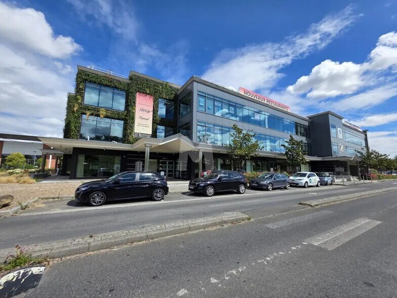 Office in Fleury-Mérogis for lease - Building Photo - Image 1 of 9