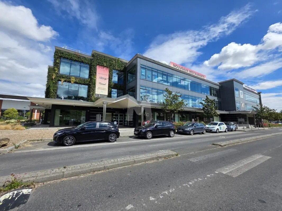 Office in Fleury-Mérogis for lease Building Photo- Image 1 of 10