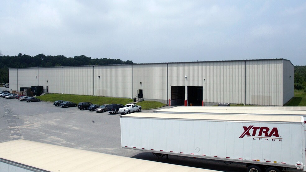 15 Wellington Rd, Lincoln, RI à vendre - Photo du bâtiment - Image 2 de 12