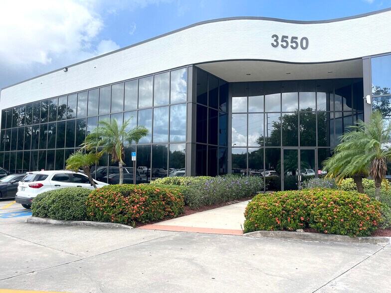 3550 W Waters Ave, Tampa, FL à vendre - Photo du bâtiment - Image 2 de 11