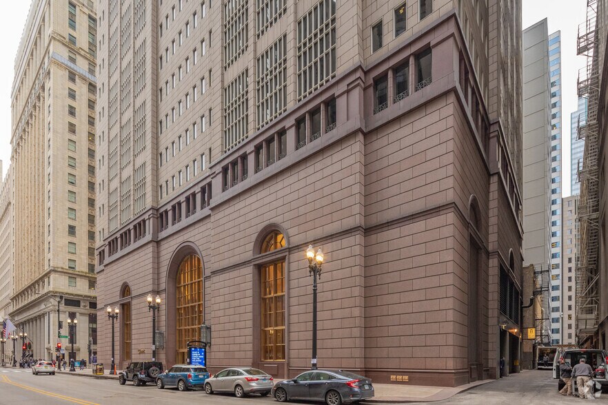 190 S La Salle St, Chicago, IL à louer - Photo du bâtiment - Image 3 de 21