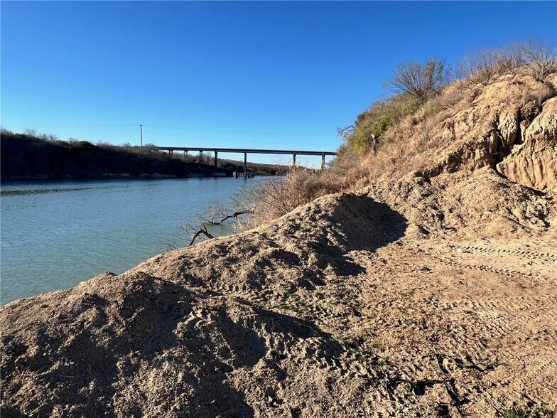 SH-35 at VBC, Port Lavaca, TX à vendre - Photo du bâtiment - Image 3 de 23