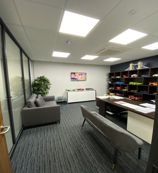 Rounds Green Rd, Oldbury for lease - Interior Photo - Image 2 of 3