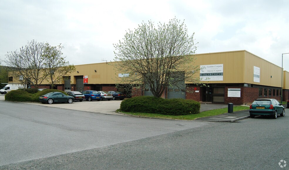 Westmead Dr, Swindon à louer - Photo du bâtiment - Image 2 de 6