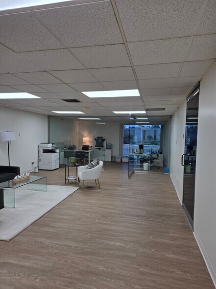 8301 Florence Ave, Downey, CA à louer - Photo du bâtiment - Image 3 de 15