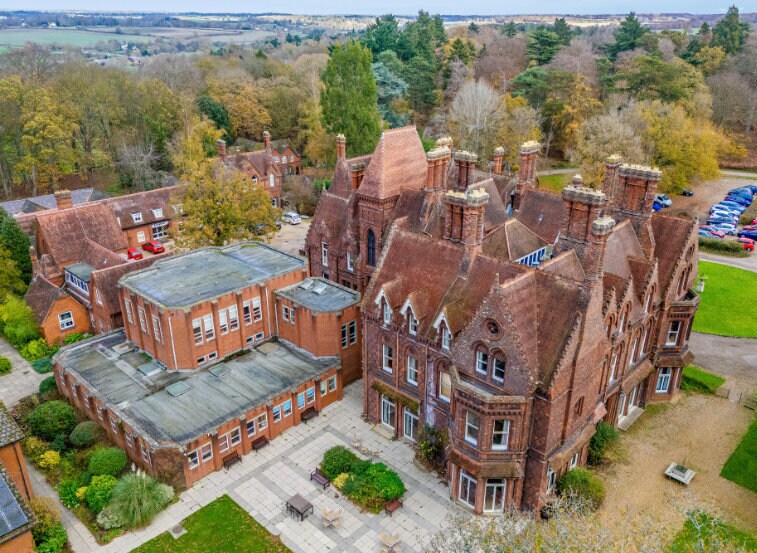 Easneye, Ware à vendre Photo principale- Image 1 de 17