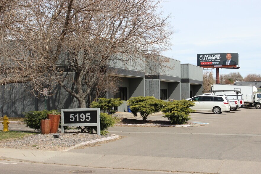 5195 W 58th Ave, Arvada, CO à louer - Photo du bâtiment - Image 2 de 7