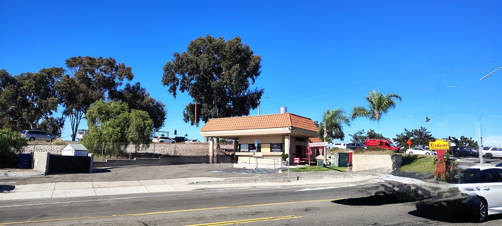 1805 Hacienda Dr, Vista, CA à louer Photo du bâtiment- Image 1 de 8