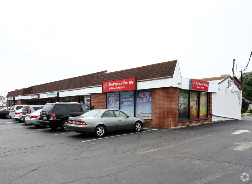 2450-2460 W Main St, Norristown, PA for lease - Primary Photo - Image 1 of 17