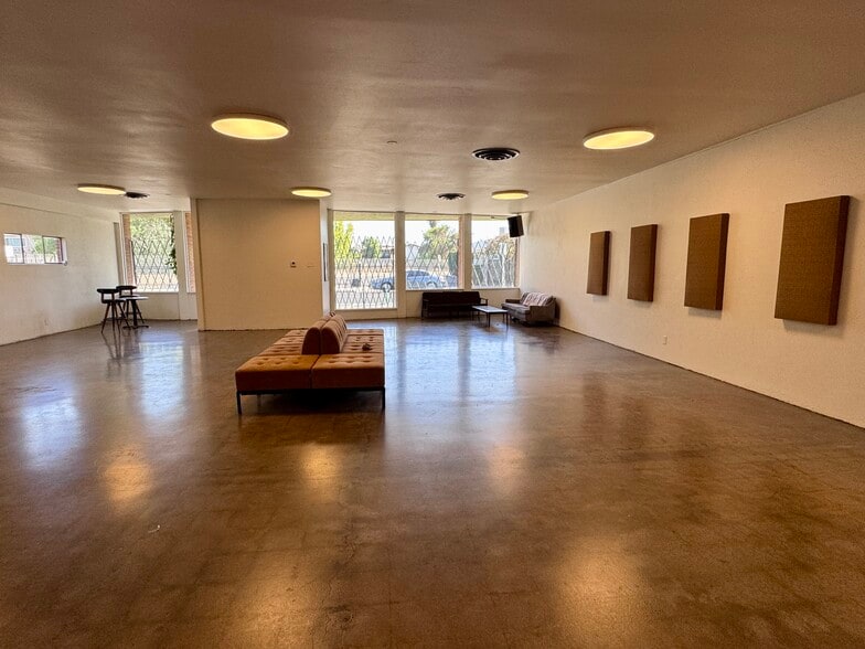 741 E Belmont Ave, Fresno, CA for lease - Building Photo - Image 1 of 5