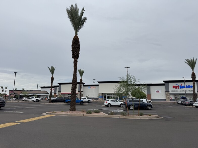 2055 N Alma School Rd, Chandler, AZ for lease - Building Photo - Image 2 of 38
