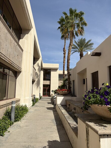74199 El Paseo Dr, Palm Desert, CA à louer - Photo du bâtiment - Image 2 de 10