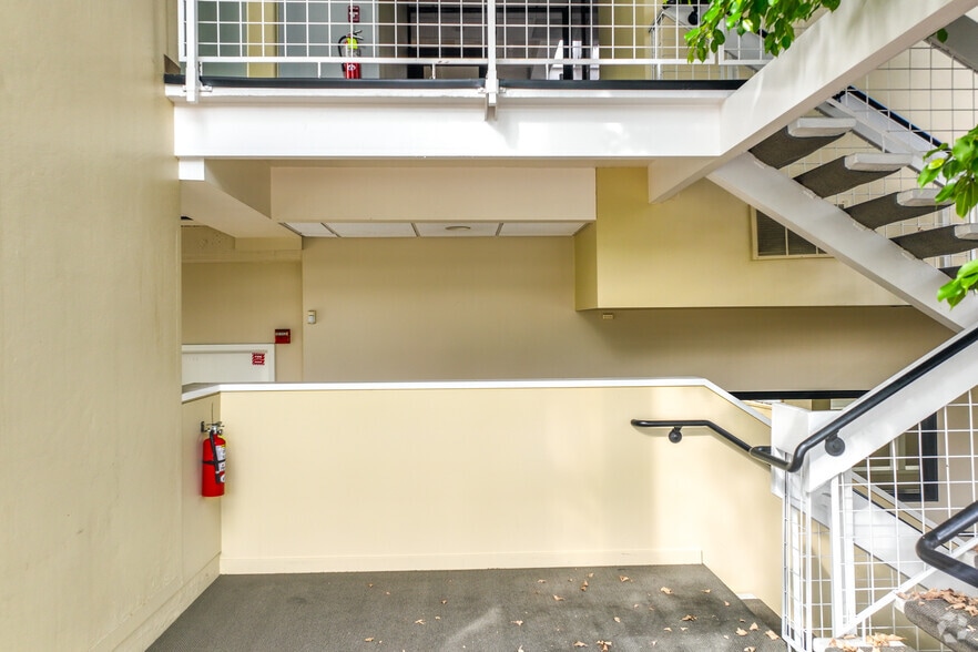 300 Grand Ave, Oakland, CA for lease - Building Photo - Image 3 of 9