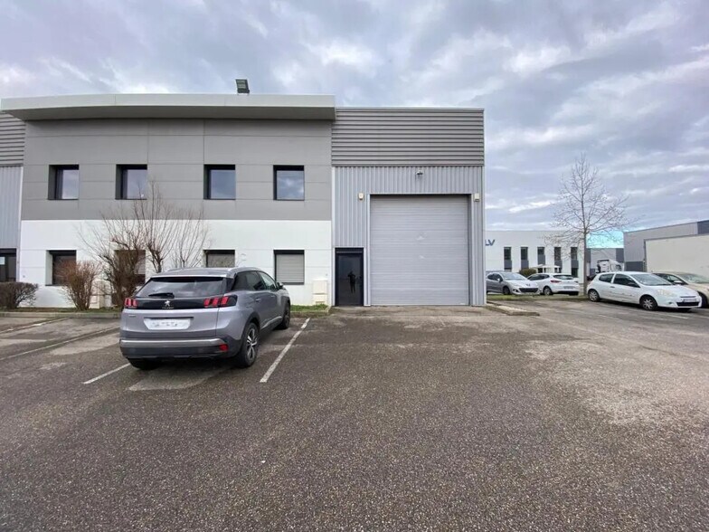 Office in Saint-Priest for lease - Building Photo - Image 1 of 6