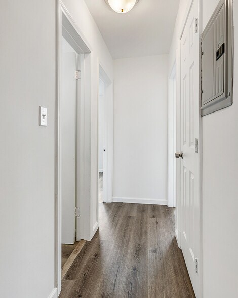 6812 11th Ave, Los Angeles, CA à vendre - Photo intérieure - Image 3 de 11