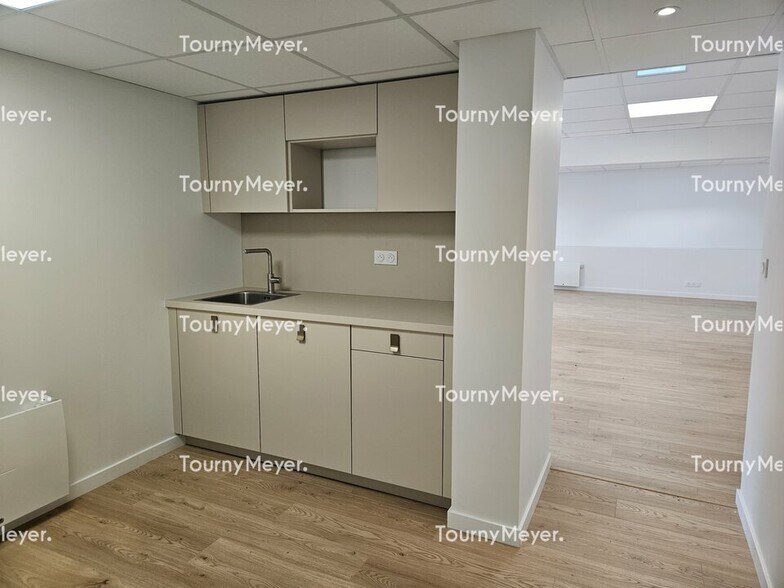 Office in Rennes for lease - Interior Photo - Image 3 of 4