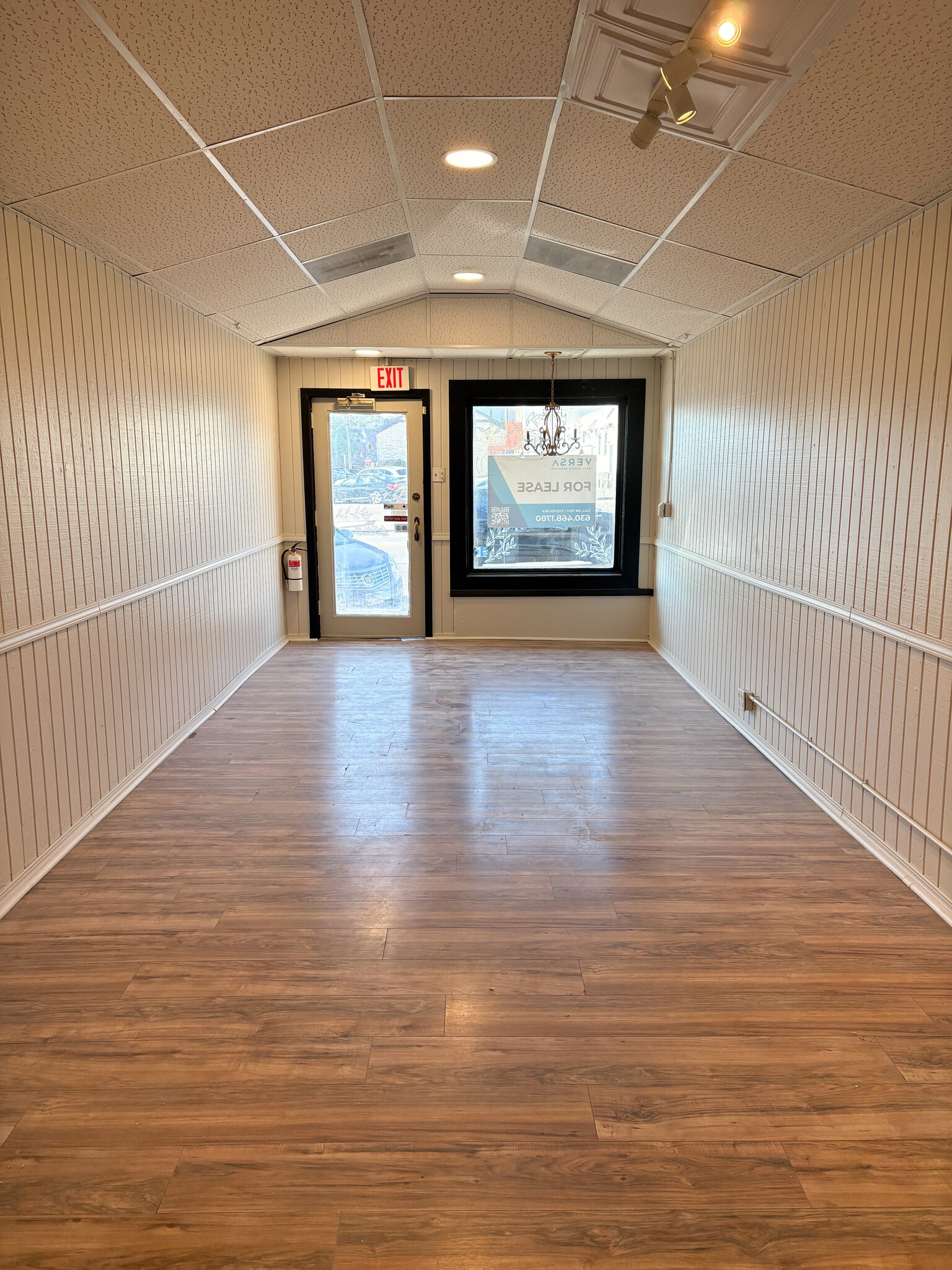 117 W State St, Geneva, IL for lease Interior Photo- Image 1 of 4