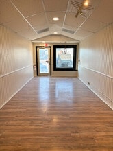 117 W State St, Geneva, IL for lease Interior Photo- Image 1 of 4