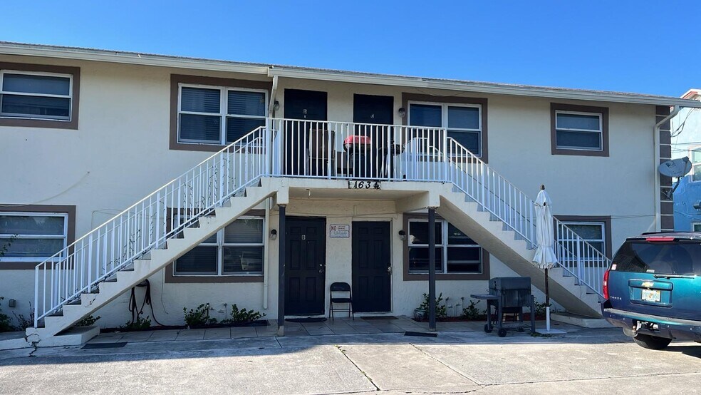1634 W 26th Ct, Riviera Beach, FL à vendre - Photo du bâtiment - Image 2 de 21