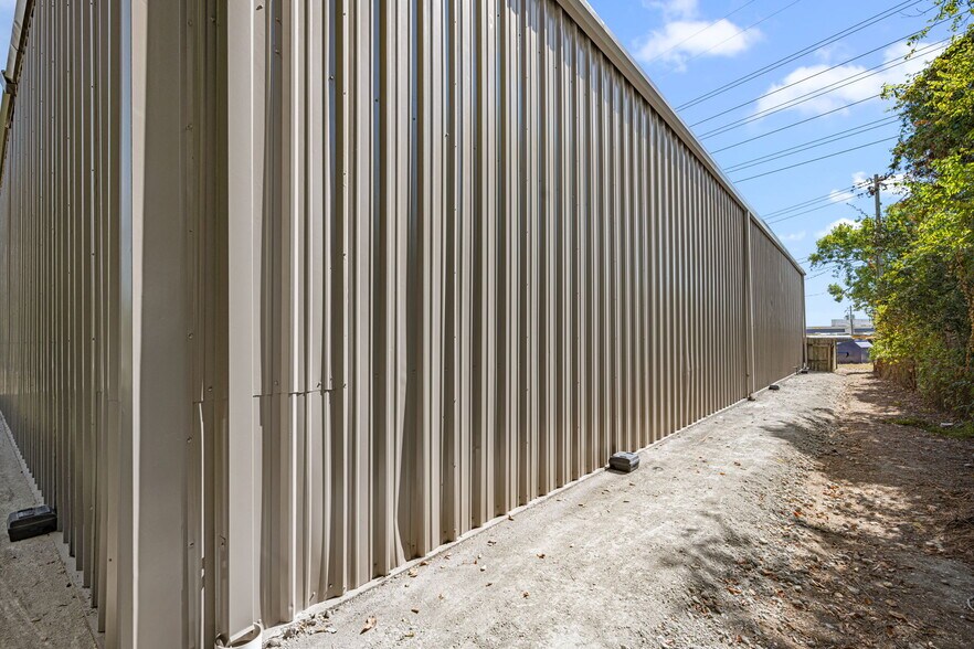 2017 Lee Dr, Baytown, TX à louer - Photo du bâtiment - Image 2 de 26