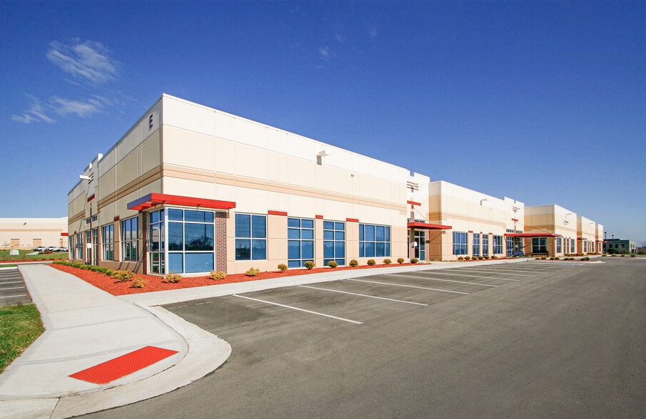 11025-11091 Strang Line Rd, Lenexa, KS for lease - Building Photo - Image 1 of 12