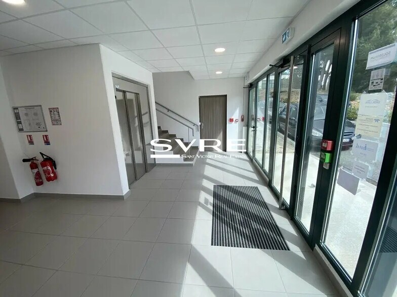 Bureau dans La Ciotat à louer - Hall d’entrée - Image 2 de 15