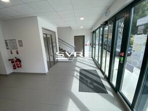 Bureau dans La Ciotat à louer Hall d’entrée- Image 1 de 9