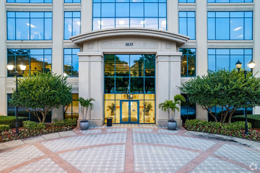 1025 Greenwood Blvd, Lake Mary, FL à louer - Photo du bâtiment - Image 3 de 25