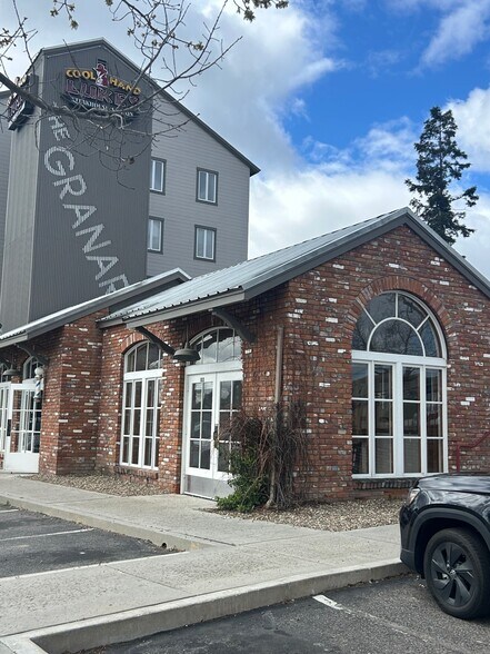 1111 Riverside Ave, Paso Robles, CA à louer - Photo du bâtiment - Image 3 de 7