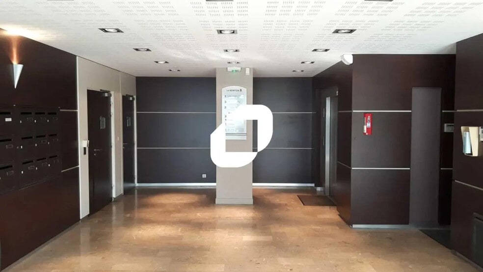Bureau dans Lognes à louer - Hall d’entrée - Image 2 de 7